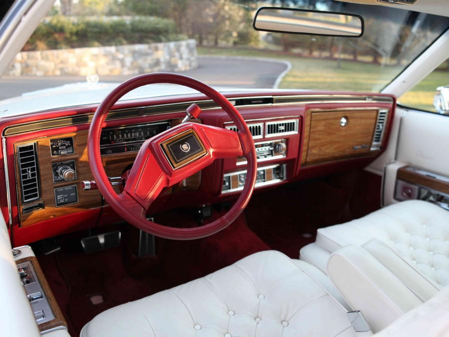  Cadillac Fleetwood Brougham d&rsquo;Elegance Coupe 1982 года  (фото 4 из 5)